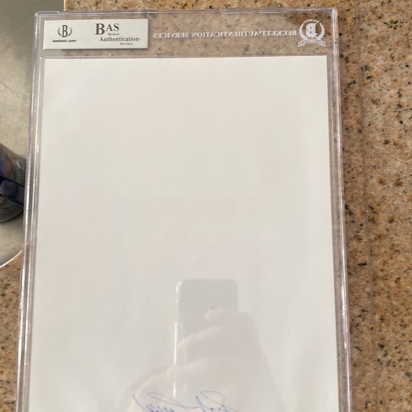 2020 Leaf 8 x 10 Bob Cousy Beckett slabbed - Picture 4 of 4